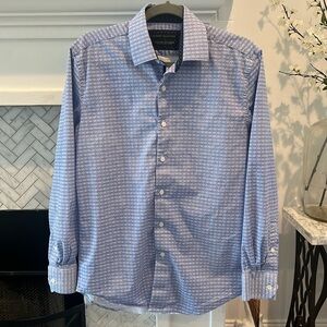 Men’s blue and white patterned button down dress shirt